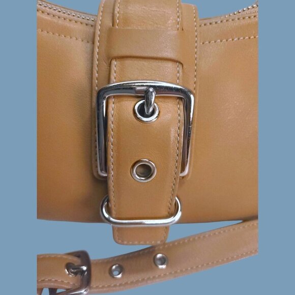 COACH Vintage Hampton Buckle Flap Bag Crossbody in brown/tan - Picture 3 of 11